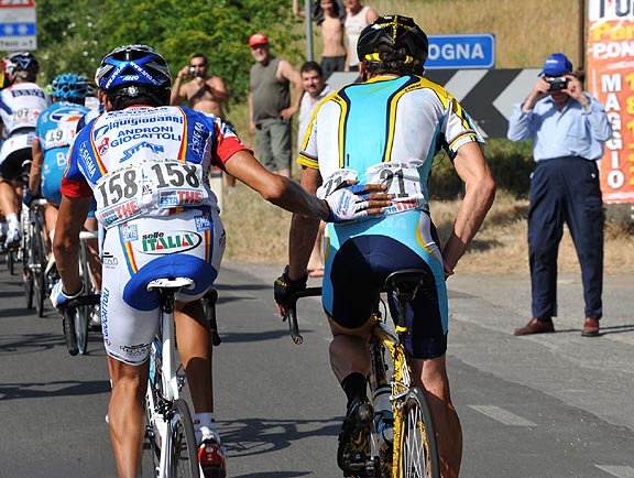 长途骑行 自行车选手如何解决生理需求