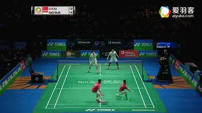 双打不想抢球被爆头？就得合理分配球权！