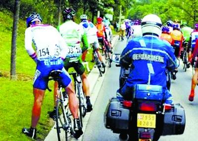 长途骑行 自行车选手如何解决生理需求