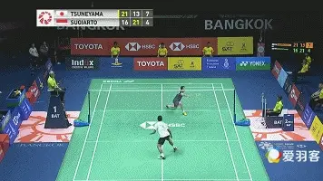 他像“业余球员”一样的小身板，为何还能打赢球场老司机？