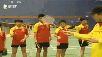 如何搓球才能擦网而过？林丹恩师汤仙虎来教你！
