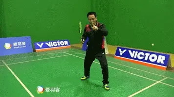 接发球到底先迈哪只脚?90%的球友都不知道