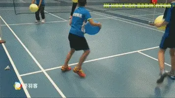 不用球拍，用气球也能打羽毛球？