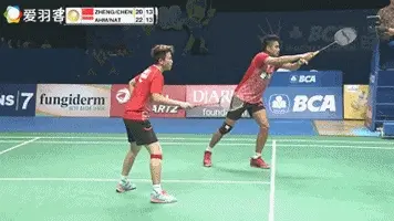 接发球到底先迈哪只脚?90%的球友都不知道