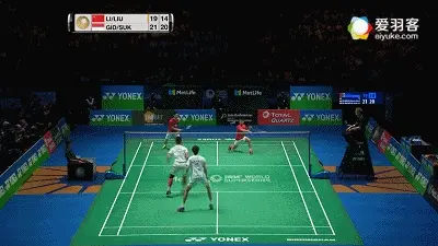 双打不想抢球被爆头？就得合理分配球权！