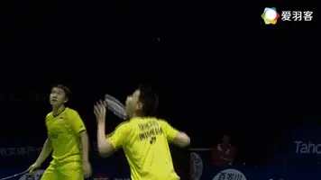 中前场嚣张的苏卡穆约，后场杀球也如此诡异？