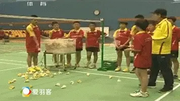 如何搓球才能擦网而过？林丹恩师汤仙虎来教你！