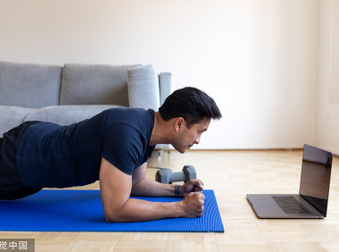 上班族居家零器械健身，每天 15 分钟足够