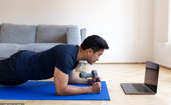 上班族居家零器械健身，每天 15 分钟足够