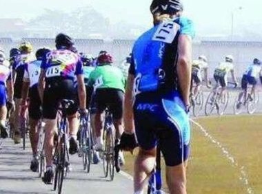 长途骑行 自行车选手如何解决生理需求